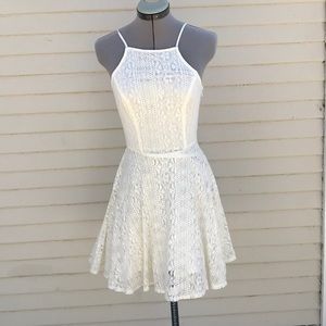 White lace dress  🌻